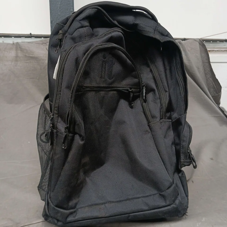 IT LUGGAGE 2 IN ONE BACK PACK AND MINI SUITCASE 