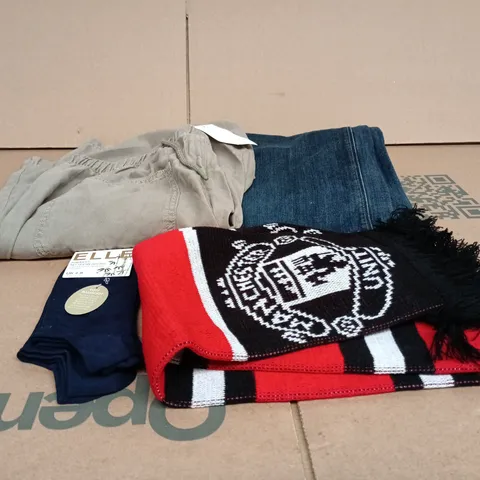BOX OF APPROXIMATELY 25 ASSORTED CLOTHING ITEMS TO INCLUDE MAN UTD SCARF, JEANS, CARGO SHORTS, ELLE BAMBOO SOCKS ETC