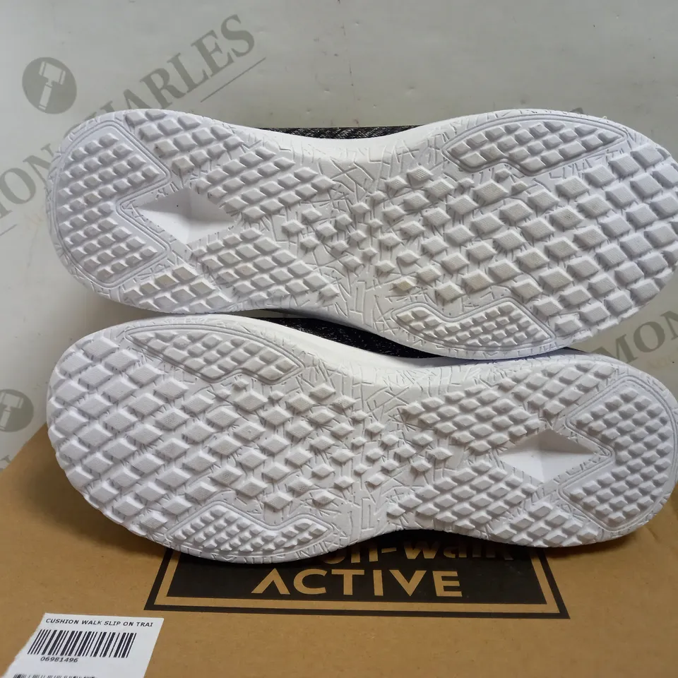 CUSHION WALK MEMORY FOAM SILVER SHOES - SIZE 3