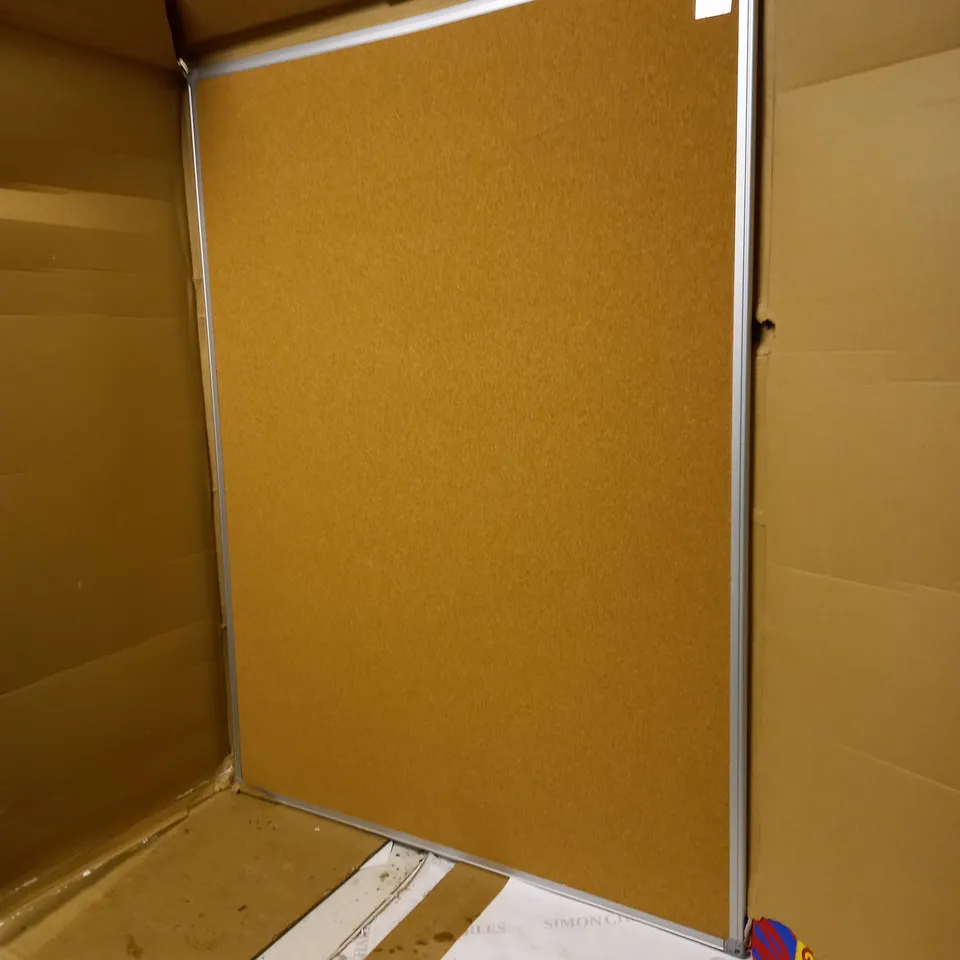 BOARDSPLUS CORK NOTICE BOARD - 120 X 90 CM (COLLECTION ONLY)