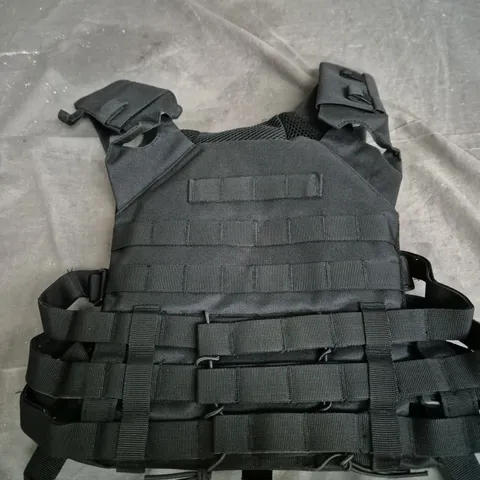 UNBRANDED BLACK TACTICAL VEST / PLATE CARRIER – ADJUSTABLE STRAPS, FRONT & SIDE - SMALL