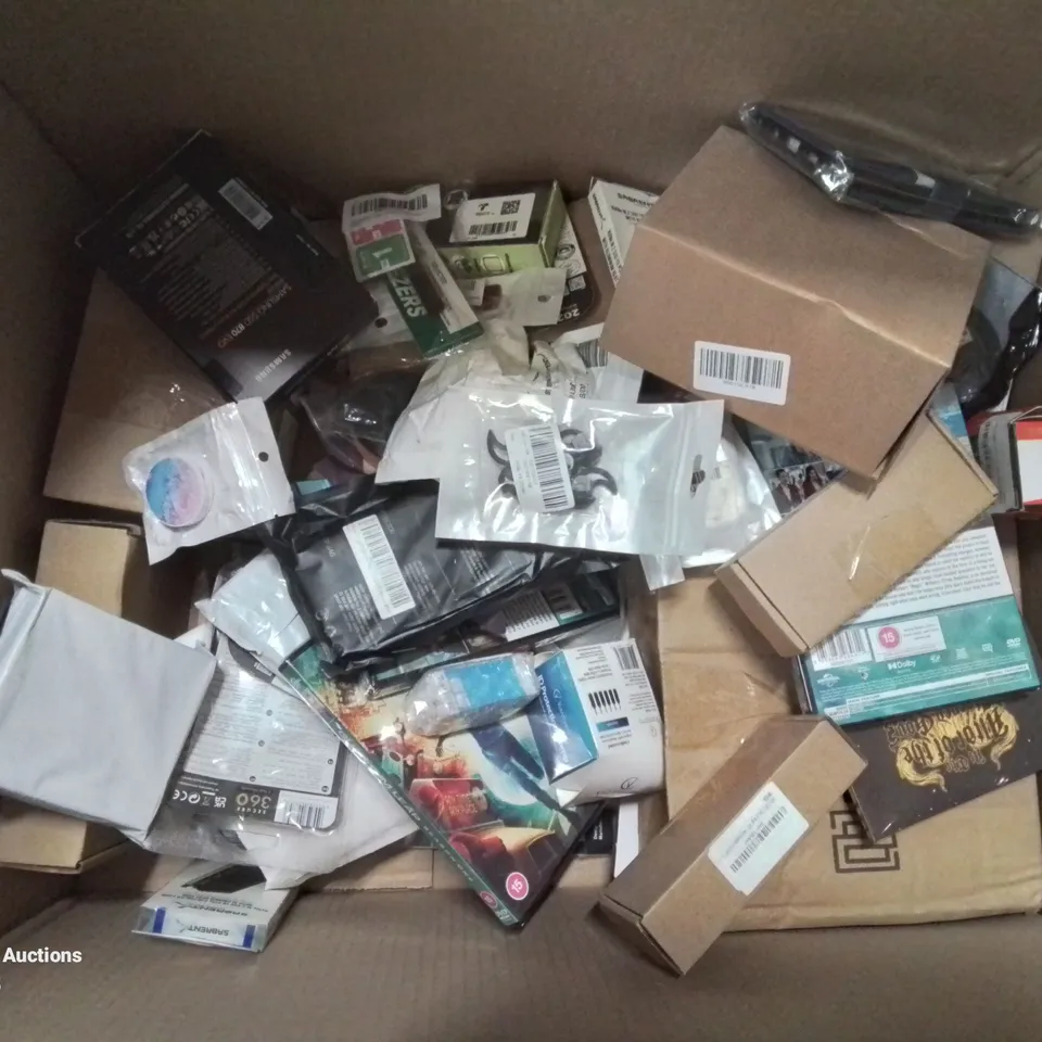 BOX CONTAINING LARGE AMOUNT OF MIXED ELECTRICAL ITEMS, PHONE ACCESSORIES ETC