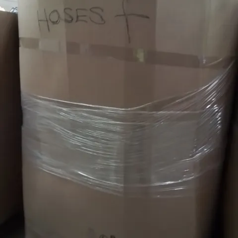PALLET CONTAINING A LARGE QUANTITY OF HOSES