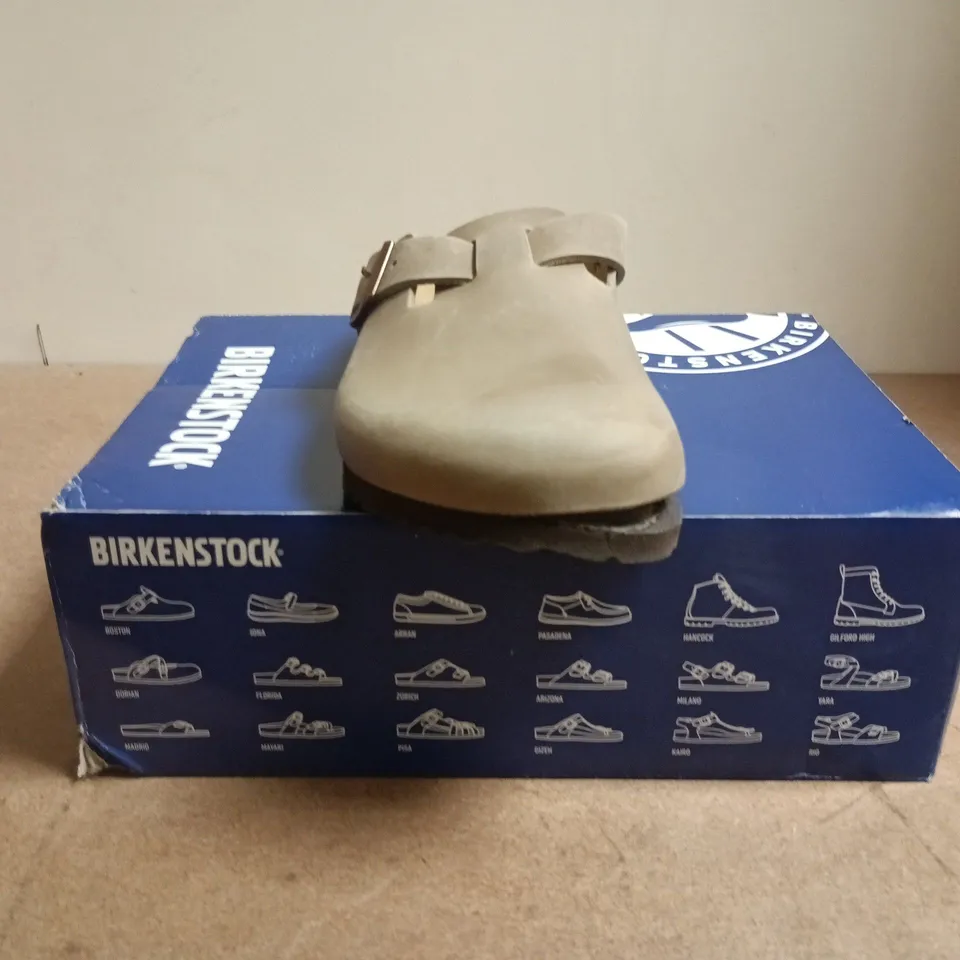 BOXED PAIR OF BIRKENSTOCK BOSTON BS SHOES IN TABACCO BROWN SIZE UK 7.5
