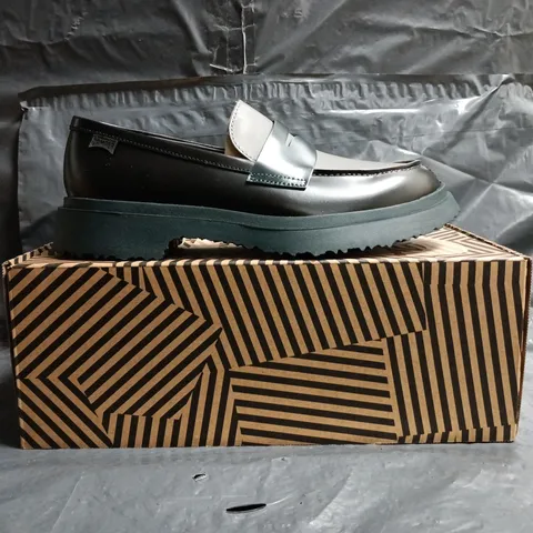 BOXED PAIR OF CAMPER CHUNKY LOAFERS IN BLACK/DARK GREEN/GREY SIZE EU 40