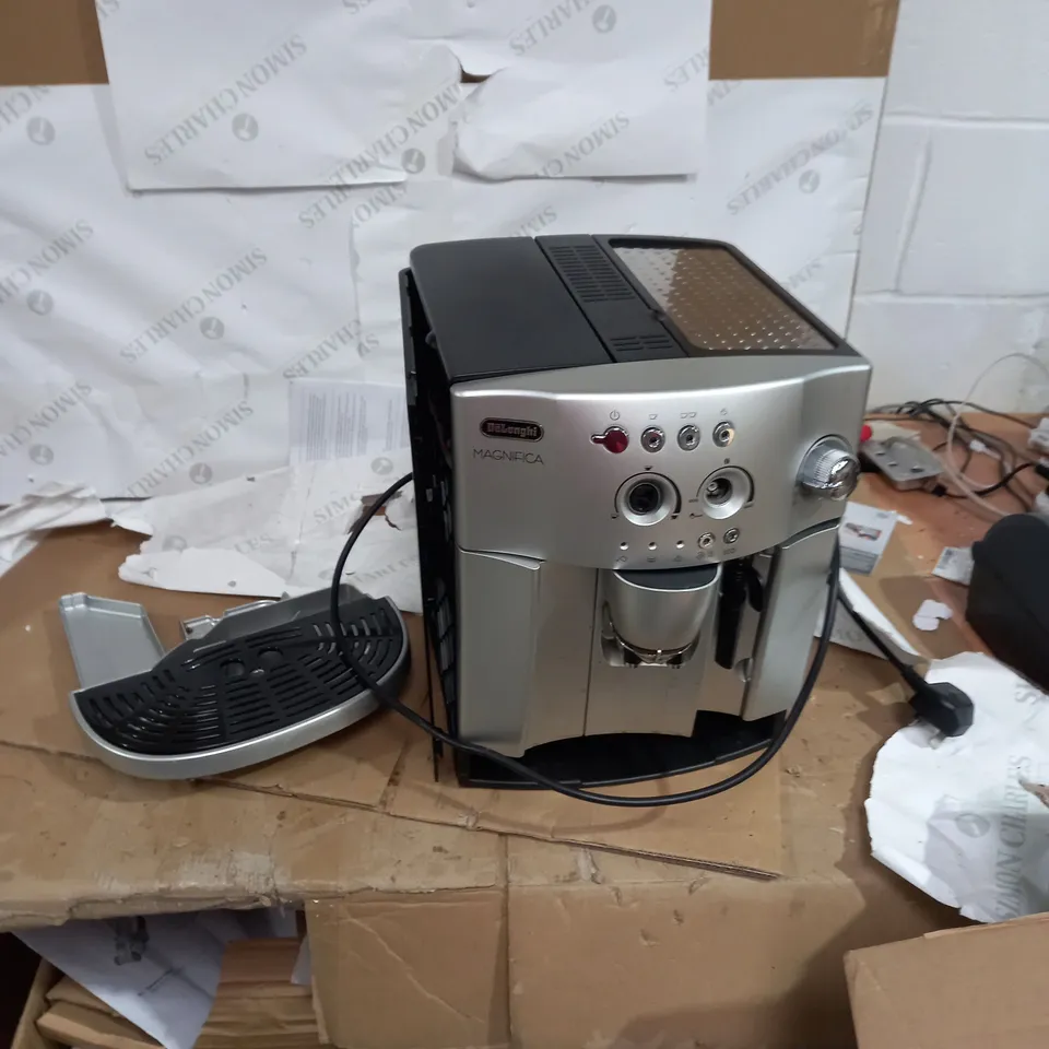 DELONGHI MAGNIFICA COFFEE MACHINE 