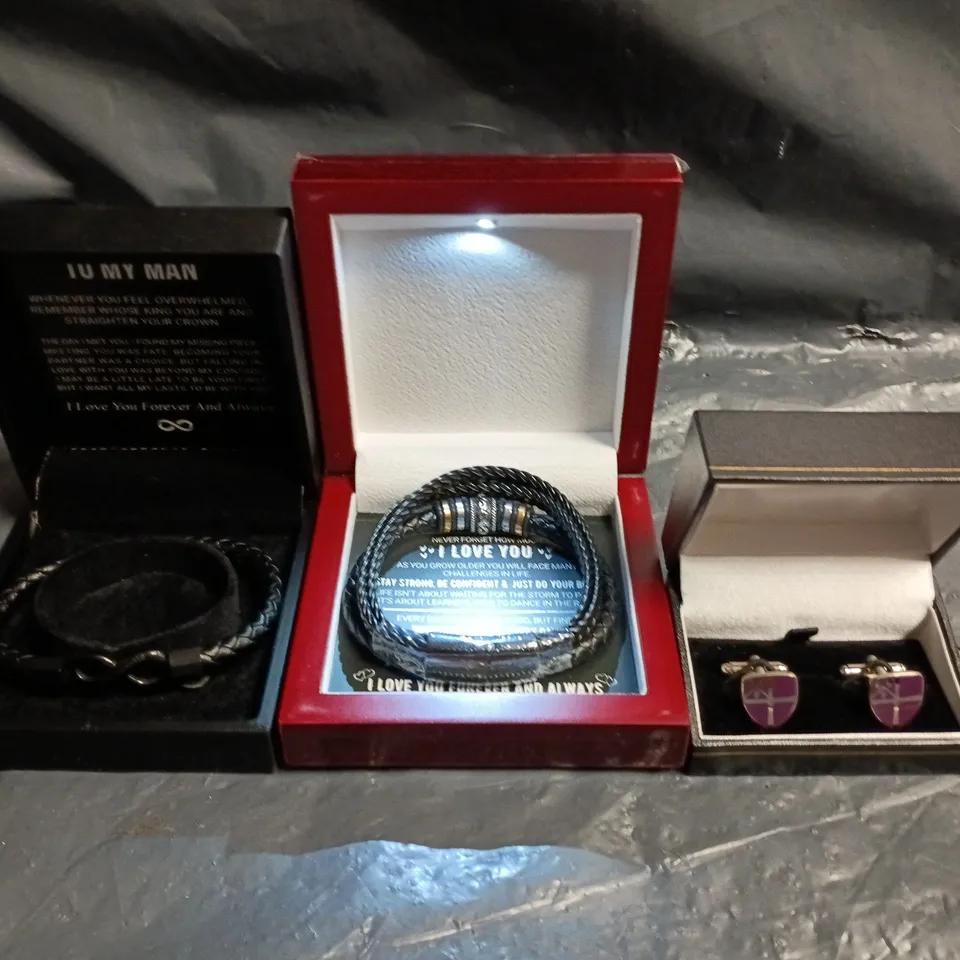 APPROXIMATELY 15 ASSORTED JEWELLERY ITEMS IN VARIOUS STYLES