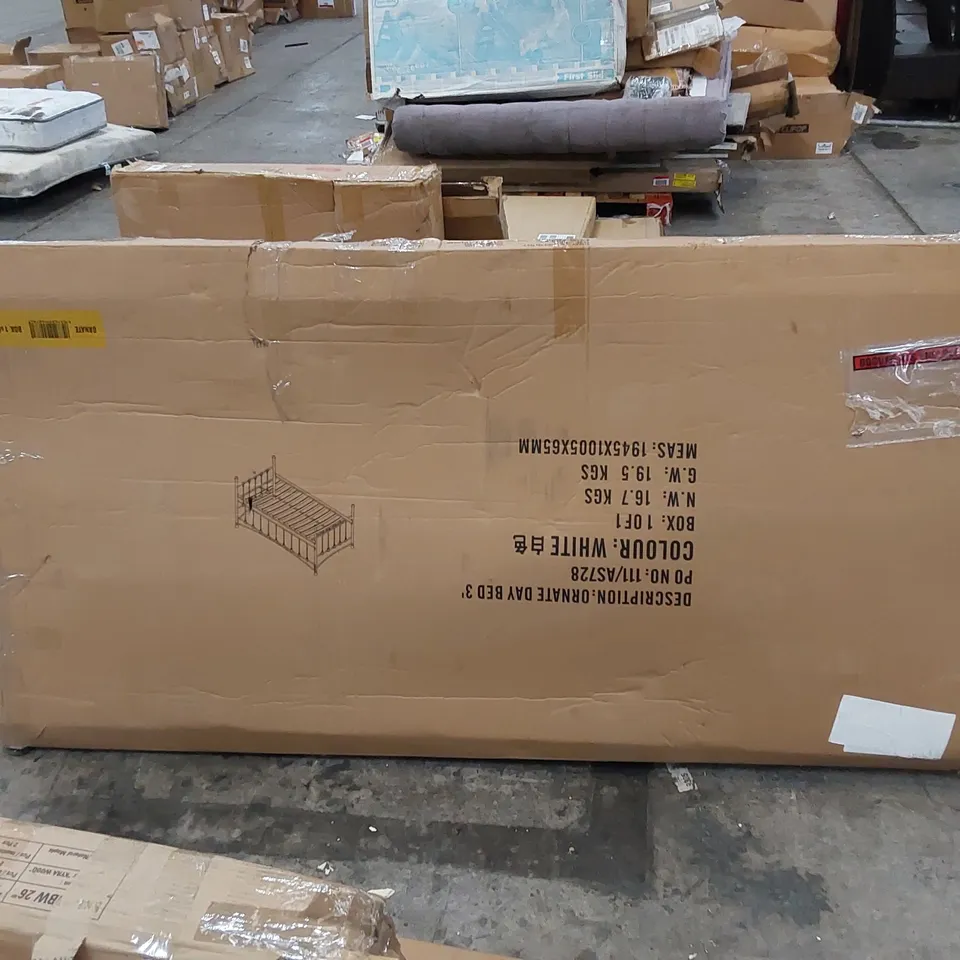 BOXED ORNATE 3' DAY BED - WHITE (1 BOX)