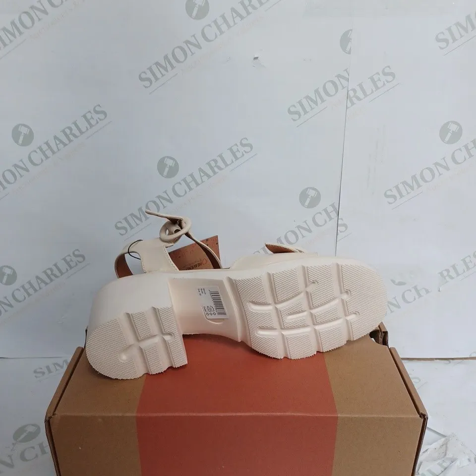 HEAVENLY FEET PLATFORM SANDALS BESSIE NUDE - EUR 39