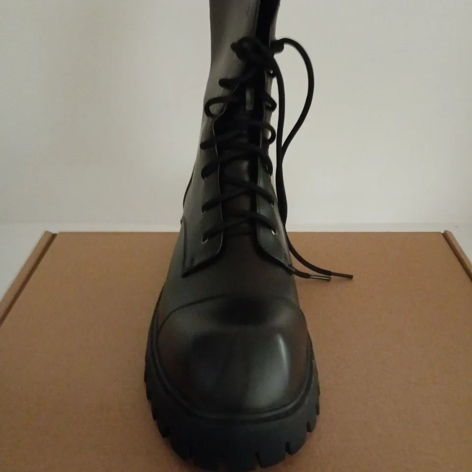 BOXED PAIR OF KOI BLACK LEATHER COMBAT BOOTS WITH LUG SOLE – SIZE 10