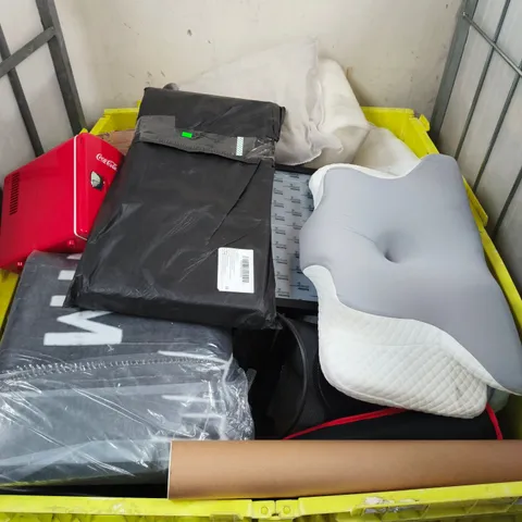 PALLET OF APPROXIMATELY 20 ASSORTED HOUSEHOLD PRODUCTS TO INCLUDE CUSHIONS, WASTE BIN, HOME DECOR ETC - COLLECTION ONLY