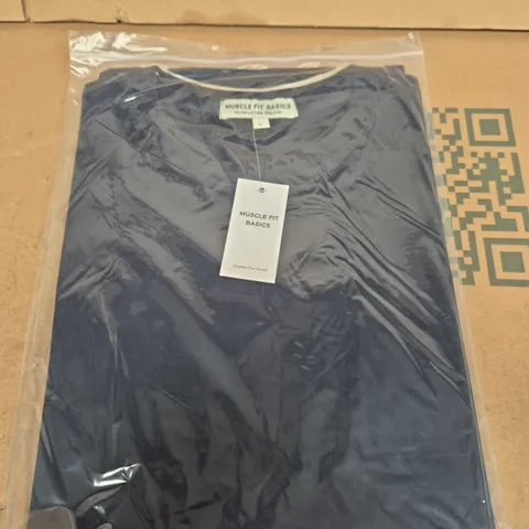 MUSCLE FIT BASICS MEN'S TOP – UK L