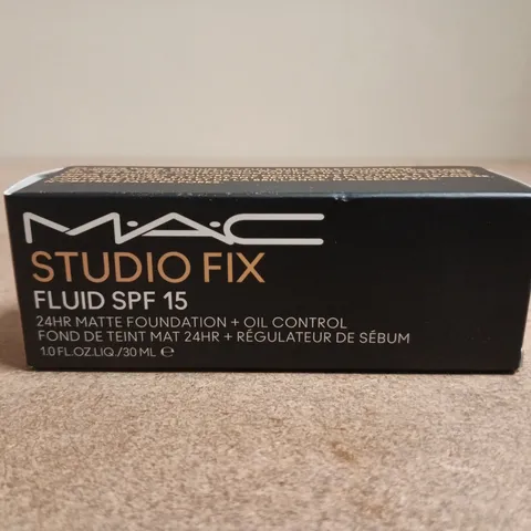 M.A.C STUDIO FIX FLUID SPF 15 24HR MATTE FOUNDATION + OIL CONTROL (30ML)