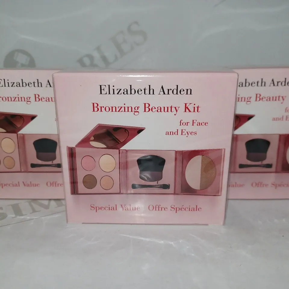 LOT OF APPROX 10 ELIZABETH ARDEN BRONZING BEAUTY KITS