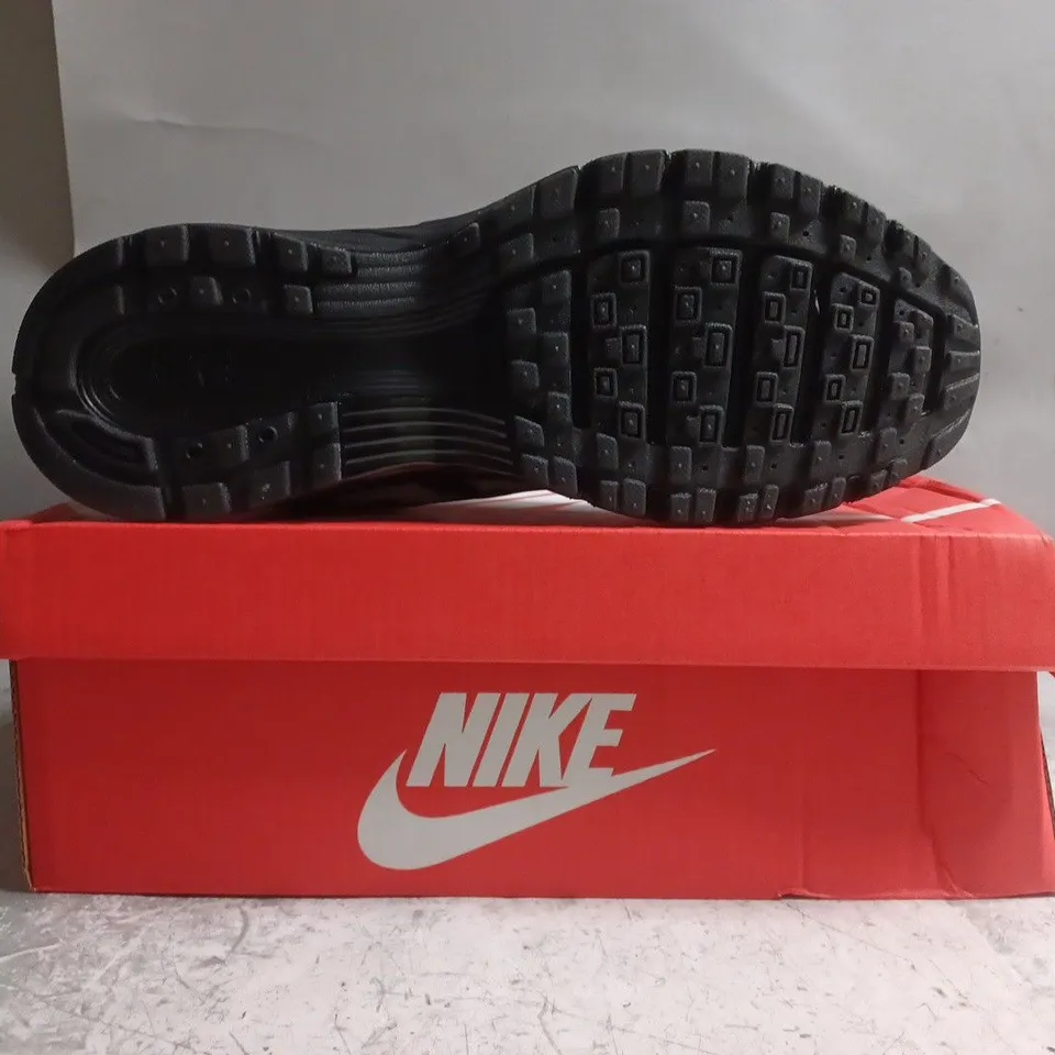 BOXED PAIR OF NIKE P-6000 TRAINERS IN GREY/BLACK SIZE UK 8