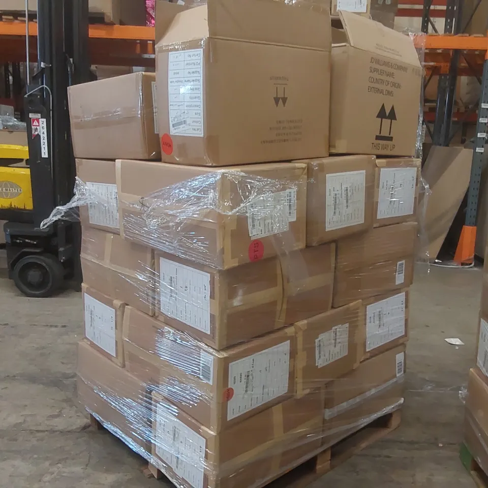 PALLET CONTAINING APPROXIMATELY 140x BRAND NEW ASSORTED DESIGNER CLOTHING ITEMS INCLUDING: SIMPLY BE JACKETS ECT