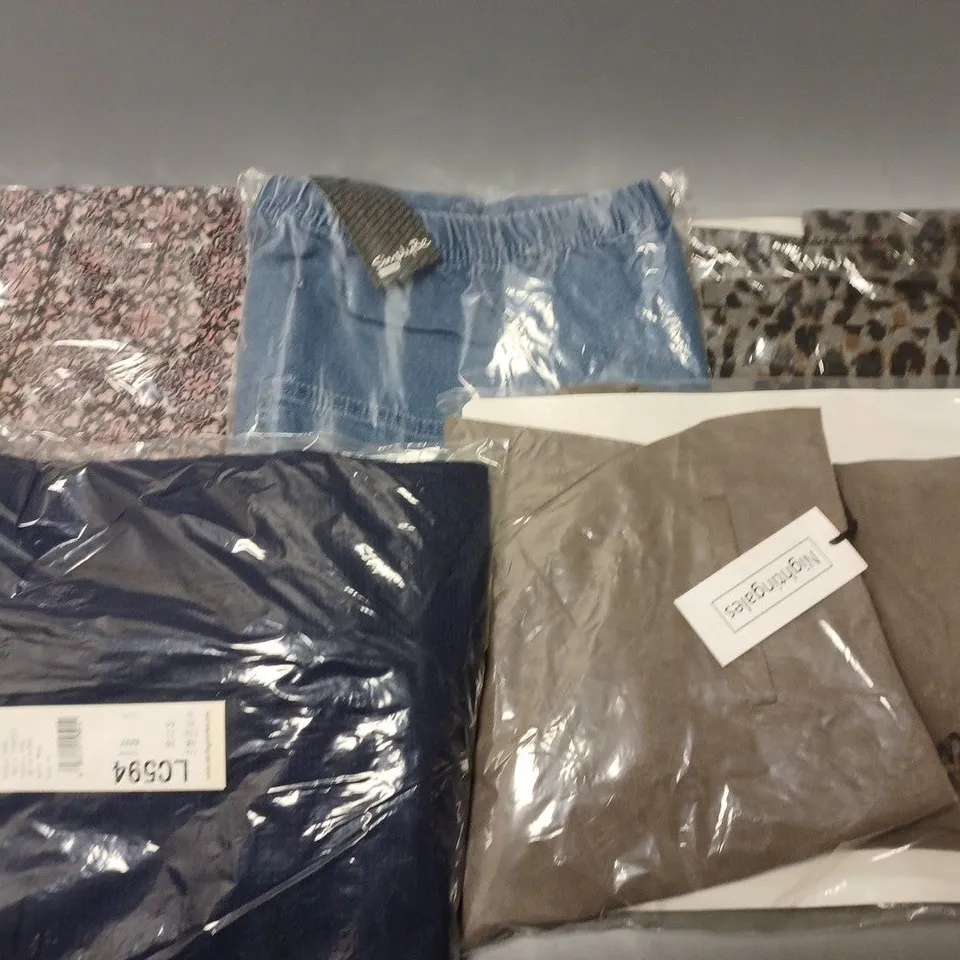 LOT OF APPROXIMATELY 18 ASSORTED BRAND NEW CLOTHING ITEMS IN VARIOUS SIZES