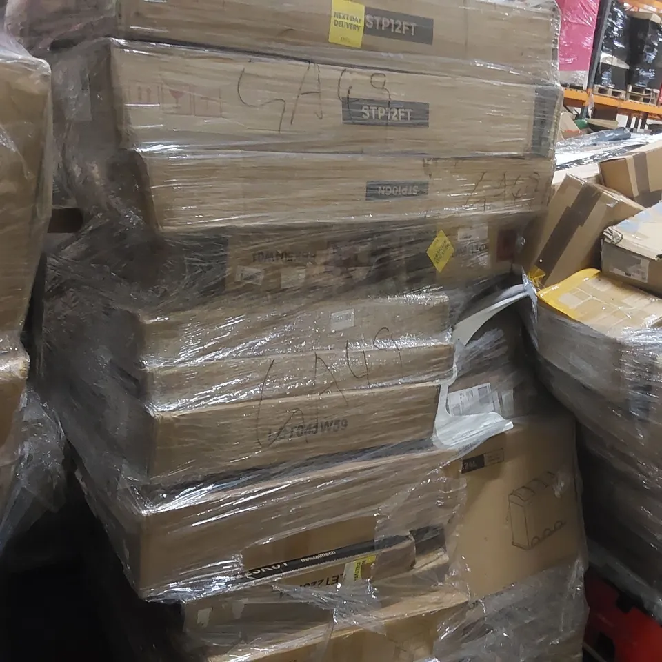 PALLET OF ASSORTED ITEMS INCLUDING: SIDE TABLE, RUBBISH BIN, CAT TREE ECT