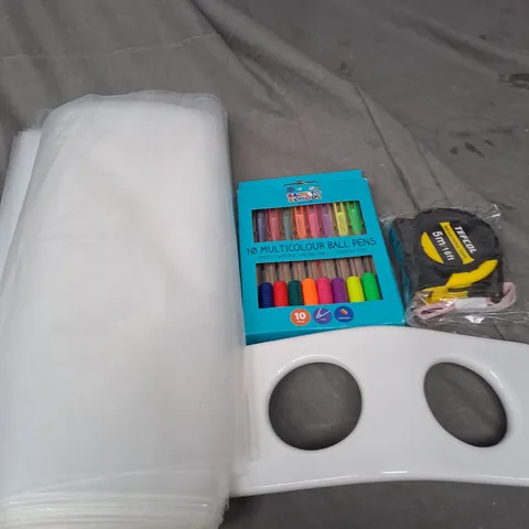 APPROXIMATELY 20 ASSORTED HOUSEHOLD PRODUCTS TO INCLUDE SEALABLE CLEAR BAGS, COLOURED BALL PENS AND A TAPE MEASURE