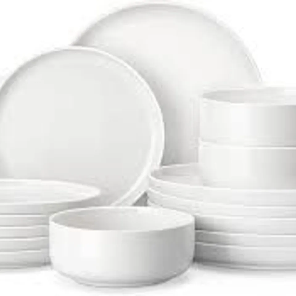 BOXED MALACASA DINNERWARE  SET OF APPROXIMATELY 18 (1 BOX)