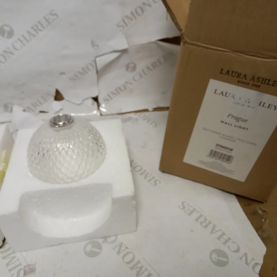 LAURA ASHLEY PRAGUE WALL LIGHT 