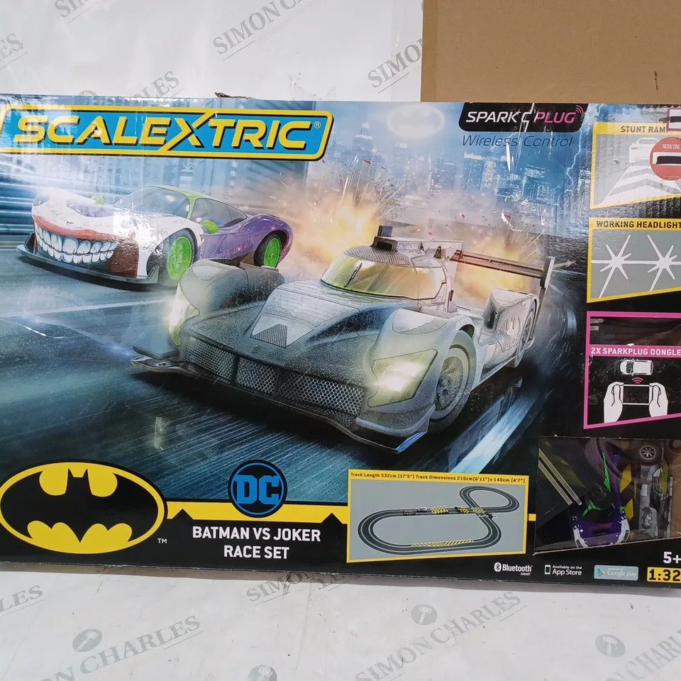 BOXED SCALEXTRIC DC BATMAN VS JOKER RACE SET