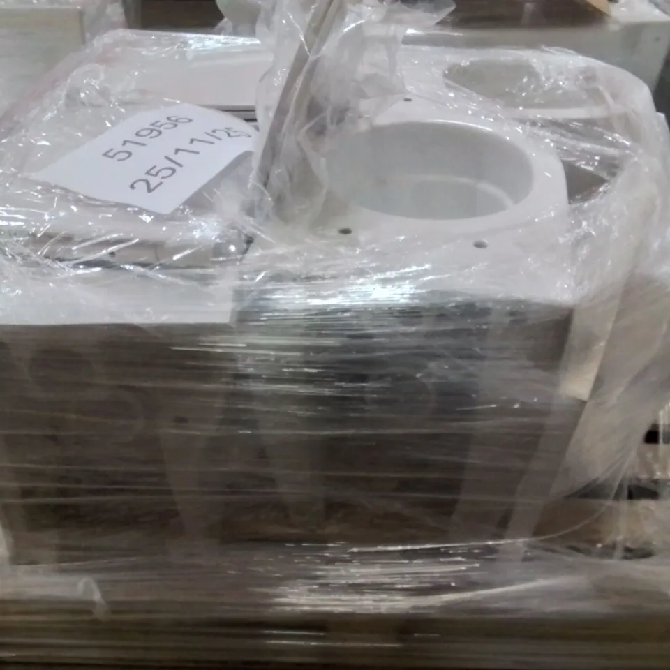 PALLET OF BATHROOM TOILETS