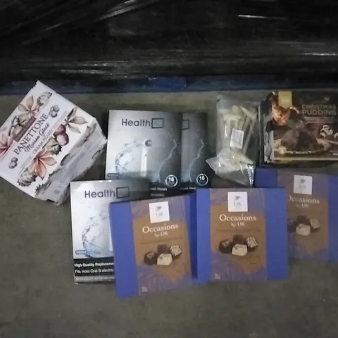 PALLET OF ASSORTED ITEMS INCLUDING HEALTH AZ REPLACEMENT TOOTH BRUSH HEADS, LIR OCCASIONS CHOCOLATES, LUXURY CHRISTMAS PUDDING, PANETTONE MASSON GLACΓ, PHONE CASE, REUSABLE SNACK BAG