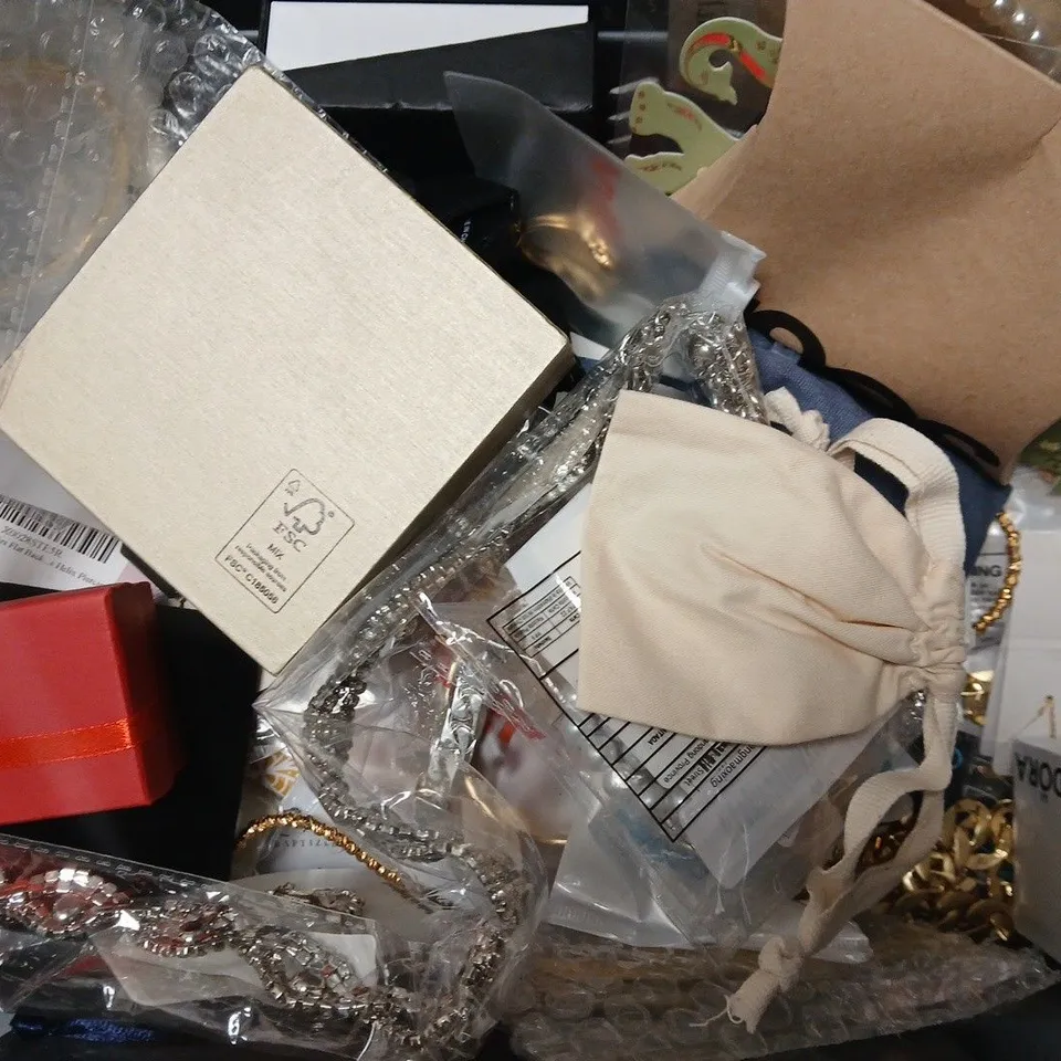 APPROXIMATELY 20 ASSORTED JEWELLERY ITEMS TO INCLUDE BRANDS SUCH AS PRYA, JOMA JEWELLERY, THE INNER TEMPLE, ETC