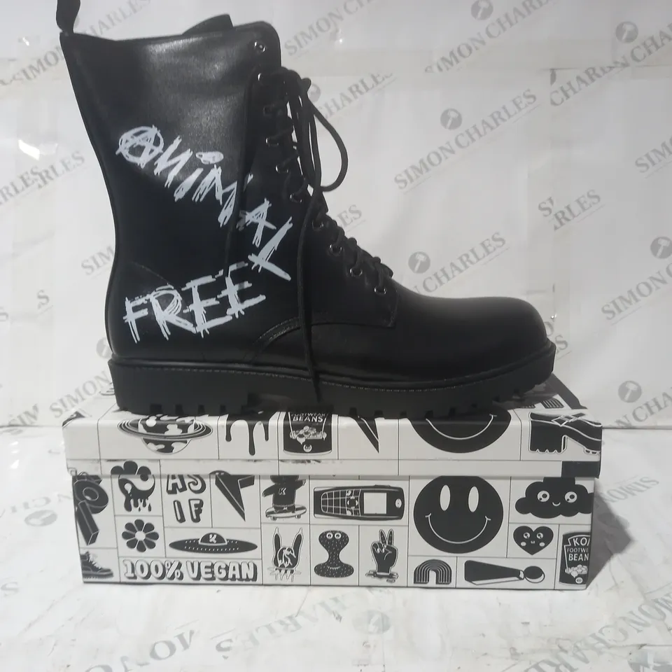 BRAND NEW BOXED PAIR OF KOI THE STATEMENT ANIMAL FREE VEGAN LEATHER MEN'S MILITARY BOOTS IN BLACK UK SIZE 12