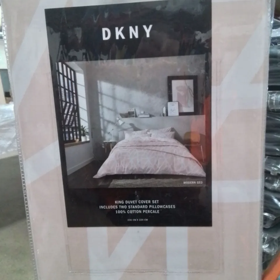 BAGGED DKNY KINGSIZE DUVET COVER SET INCLUDING PILLOWCASES 