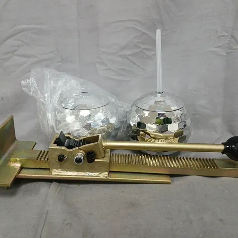 APPROXIMATELY 5 ASSORTED HOUSEHOLD ITEMS TO INCLUDE DISCO BALL DRINKING CUP, AND FLOORING JACK