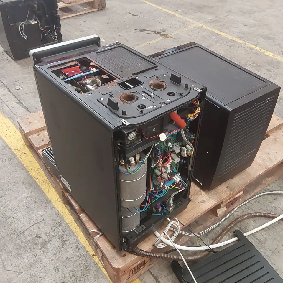 FRANKE A600 COMMERCIAL COFFEE MACHINE WITH MILK CHILLER (2 ITEMS)