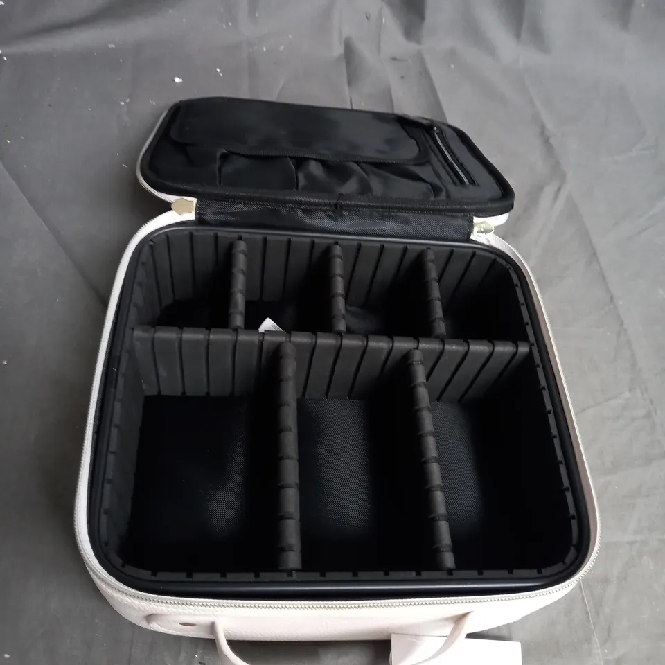 TILI STAR PRINT MAKE-UP ORGANISER MEDIUM VANITY CASE