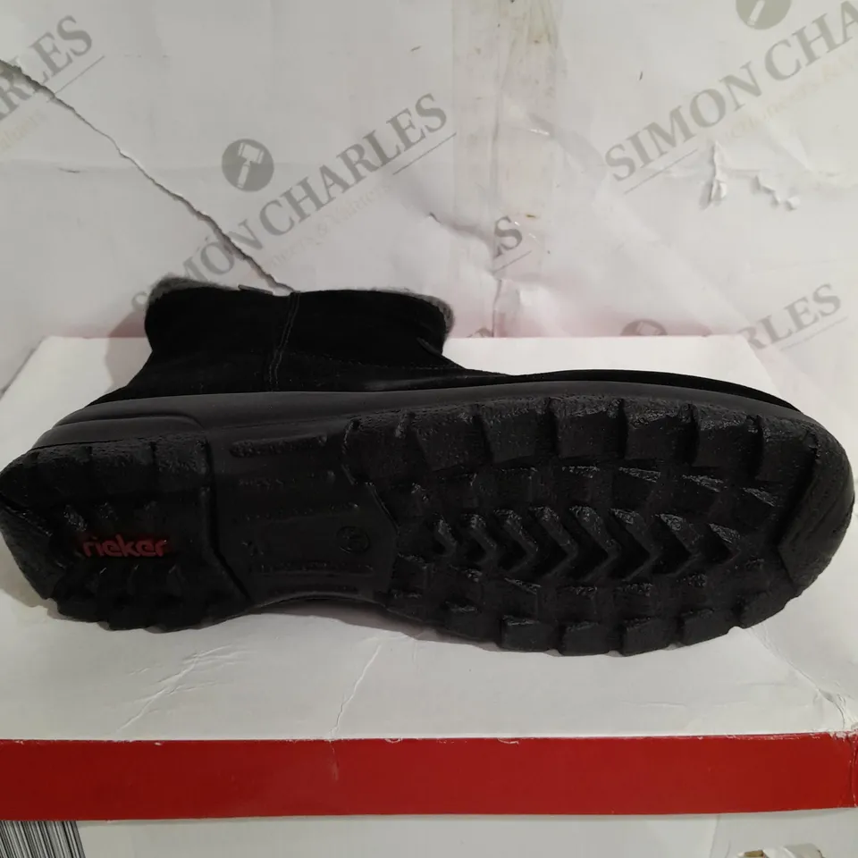 BOXED RIEKER ANTISTRESS BLACK WATER RESISTANT ANKLE BOOT - SIZE 6 1/2