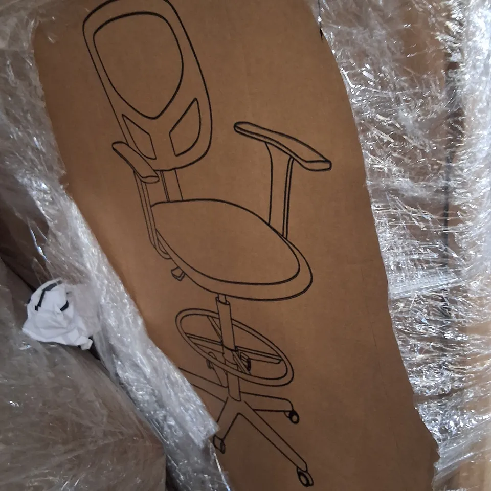 PALLET OF ASSORTED ITEMS TO INCLUDE MULTIPLE BOXED CHAIRS, COMPUTERS DESK AND LAUNDRY HAMPER