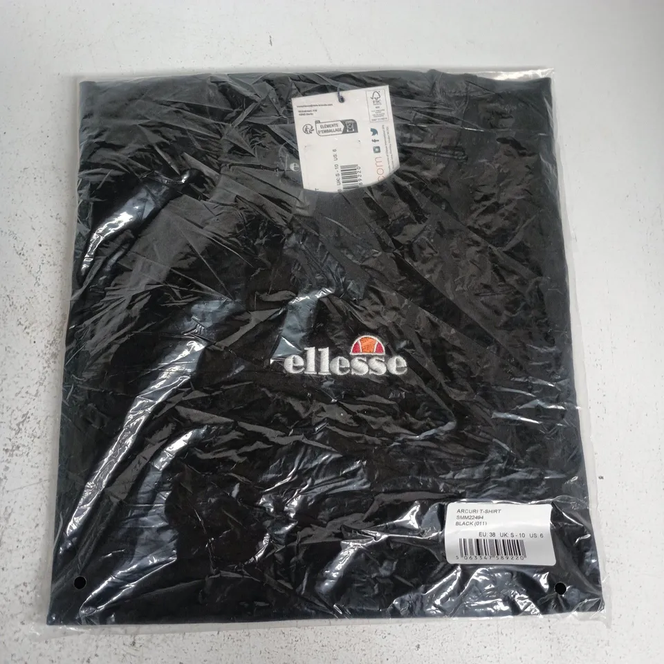 BAGGED ELLESSE ARCURI T-SHIRT IN BLACK - UK SMALL