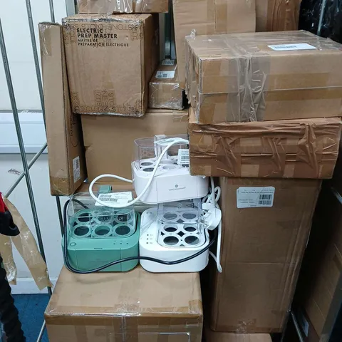 CAGE OF APPROXIMATELY 10 ASSORTED HOUSEHOLD ITEMS TO INCLUDE - SMART EGG COOKER - CAN OPENER - LIGHTS - ETC. - COLLECTION ONLY 