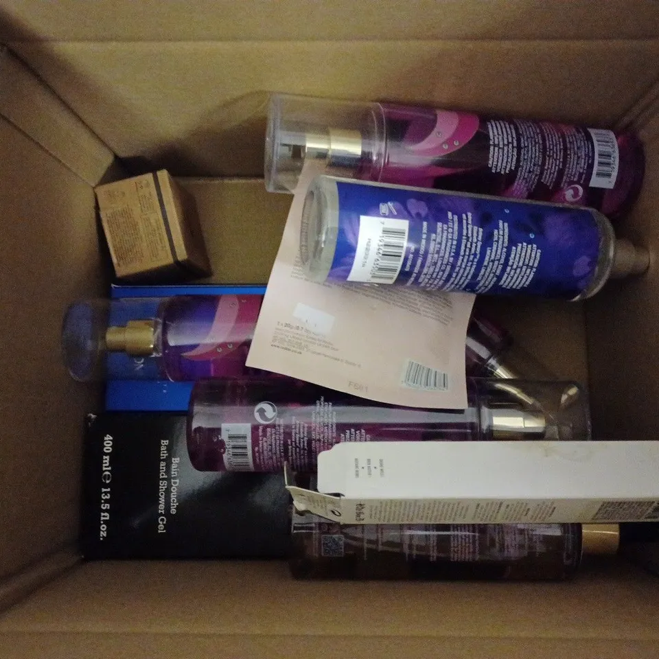APPROXIMATELY 12 ASSORTED HEALTH & BEAUTY ITEMS TO INCLUDE GUESS SEDUCTIVE EAU DE TOILETTE (75ml), YARDLEY GENTLEMAN CHARCOAL DEEP CLEANSING (650ml), TABAC ORIGINAL EAU DE COLOGNE (50ml), ETC