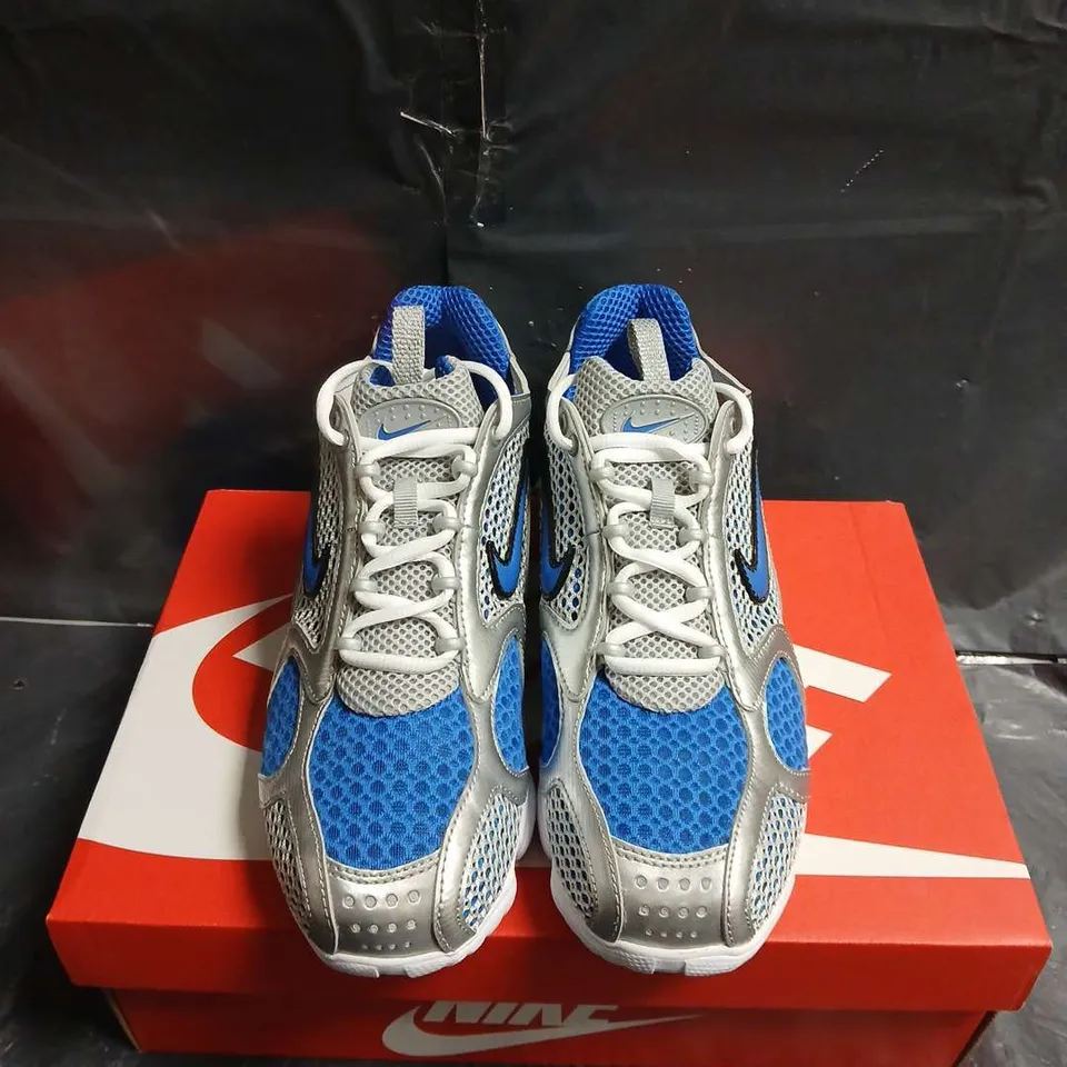 BOXED PAIR OF NIKE AIR ZOOM SPIRIDON CAGE 2 TRAINERS -  UK SIZE 7.5