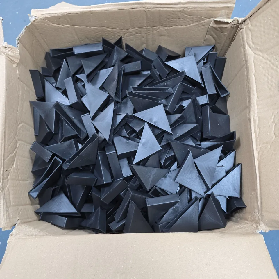 BOX OF APPROXIMATELY 1000 EDGE PROTEC CLOSED CORNER EDGE PROTECTOR 
