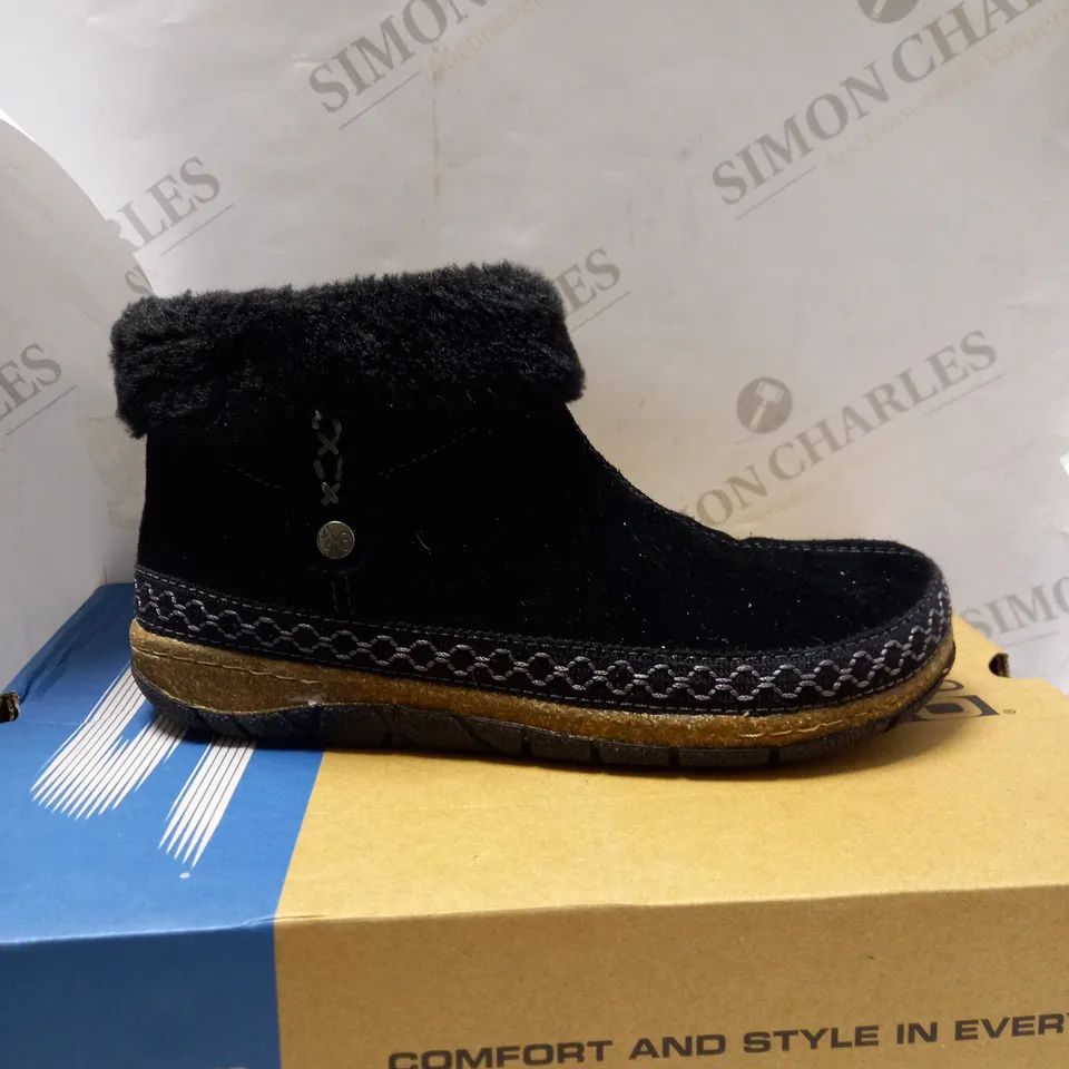 EARTH ORIGINS EMMALYN BLACK BOOTIES - SIZE 6