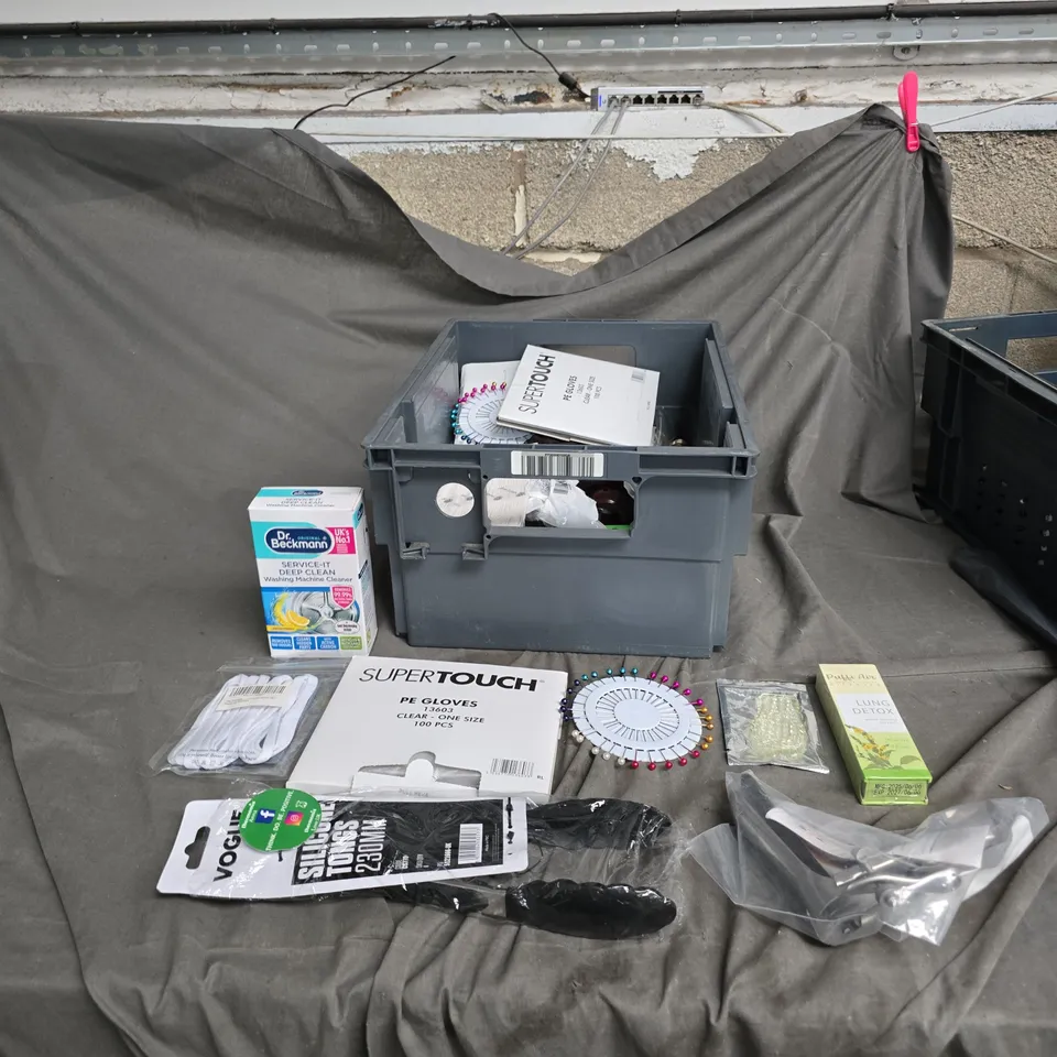 APPROXIMATELY 20 ITEMS OF SUPERTOUCH PE GLOVES – CLEAR, 100 PCS – DISPOSABLE GLOVES IN CRATE WITH ASSORTED PPE ITEMS.