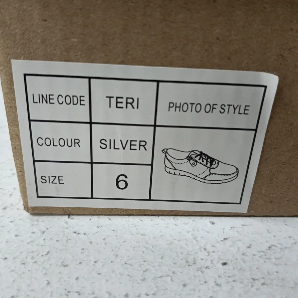CUSHION-WALK TERI SILVER TRAINERS – UK SIZE 6