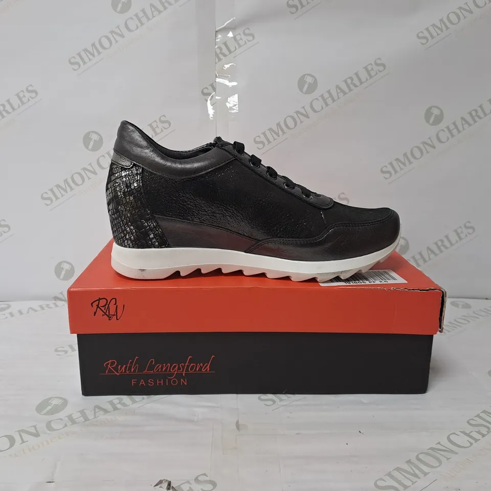 BOXED PAIR OF RUTH LANGSFORD WEDGE BLACK TRAINERS IN PEWTER SIZE 6