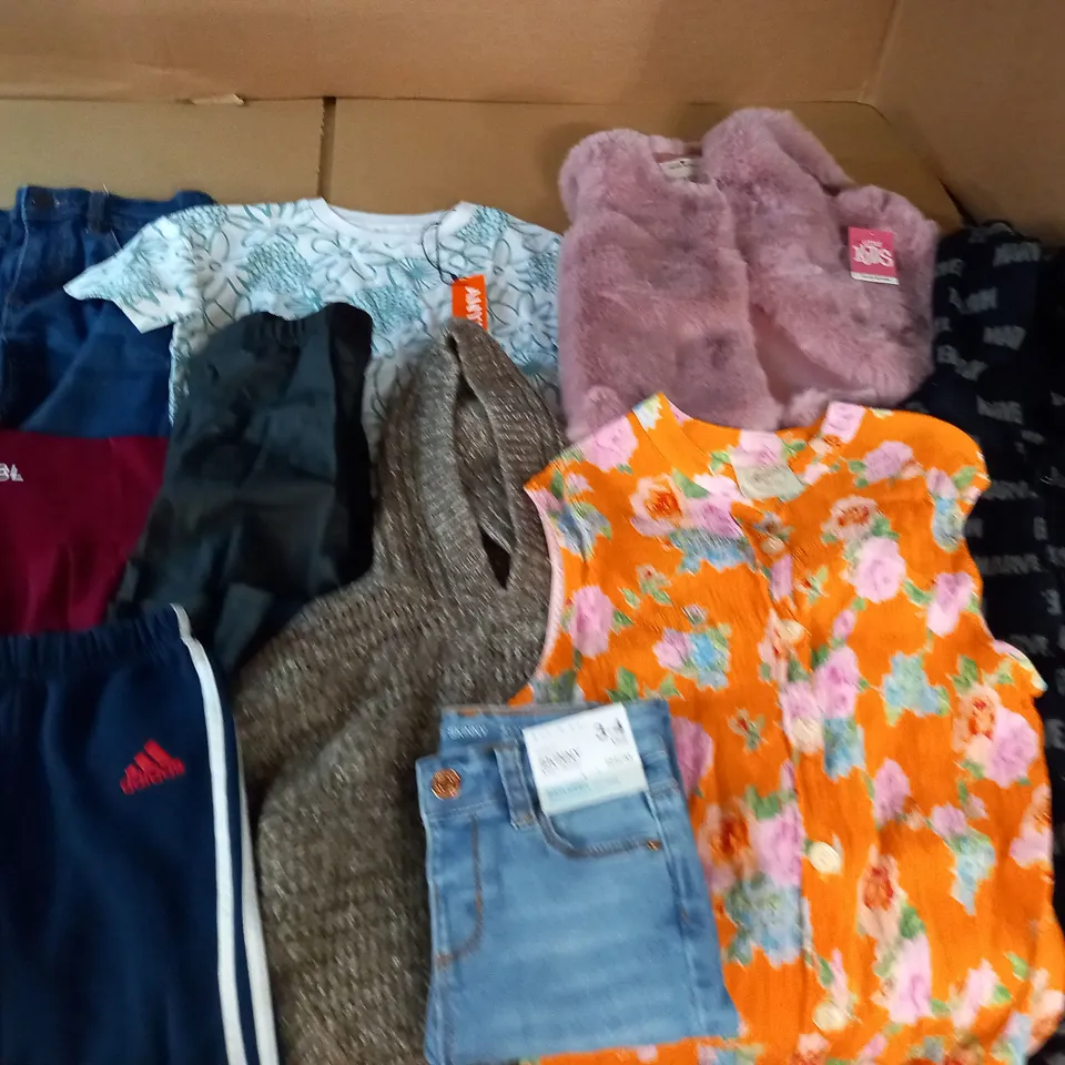 LARGE QUANTITY OF ASSORTED CHILDRENS CLOTHING ITEMS TO INCLUDE AYBL, JOHN LEWIS AND NEXT