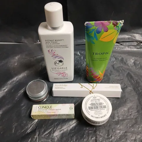 LOT OF 6 ASSORTED COSMETIC PRODUCTS TO INCLUDE - LIZ EARLE INSTANT BOOST SKIN TONIC - TRINNY LONDON MIRACLE BLUR - CLINIQUE LIPSTICK IN BAMBOO PINK - ETC