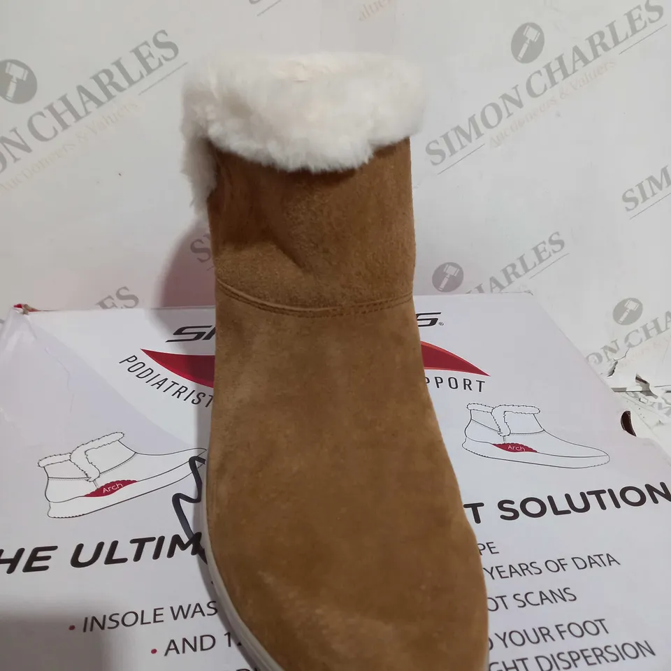 BOXED PAIR OF SKECHERS WEDGE BOOTS IN CHESTNUT SIZE 7
