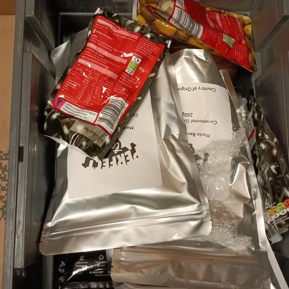 APPROXIMATELY 10 ASSORTED FOOD/DRINK PRODUCTS TO INCLUDE PITTED OLIVES, VINEGAR, NO1 COFFEE ETC 