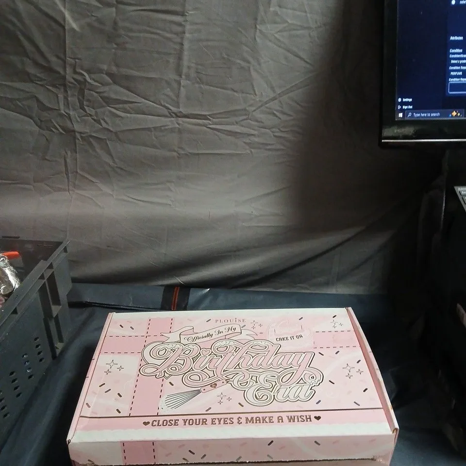 PLOUISE GIFT SET – PINK BEAUTY ITEMS IN PRESENTATION BOX 